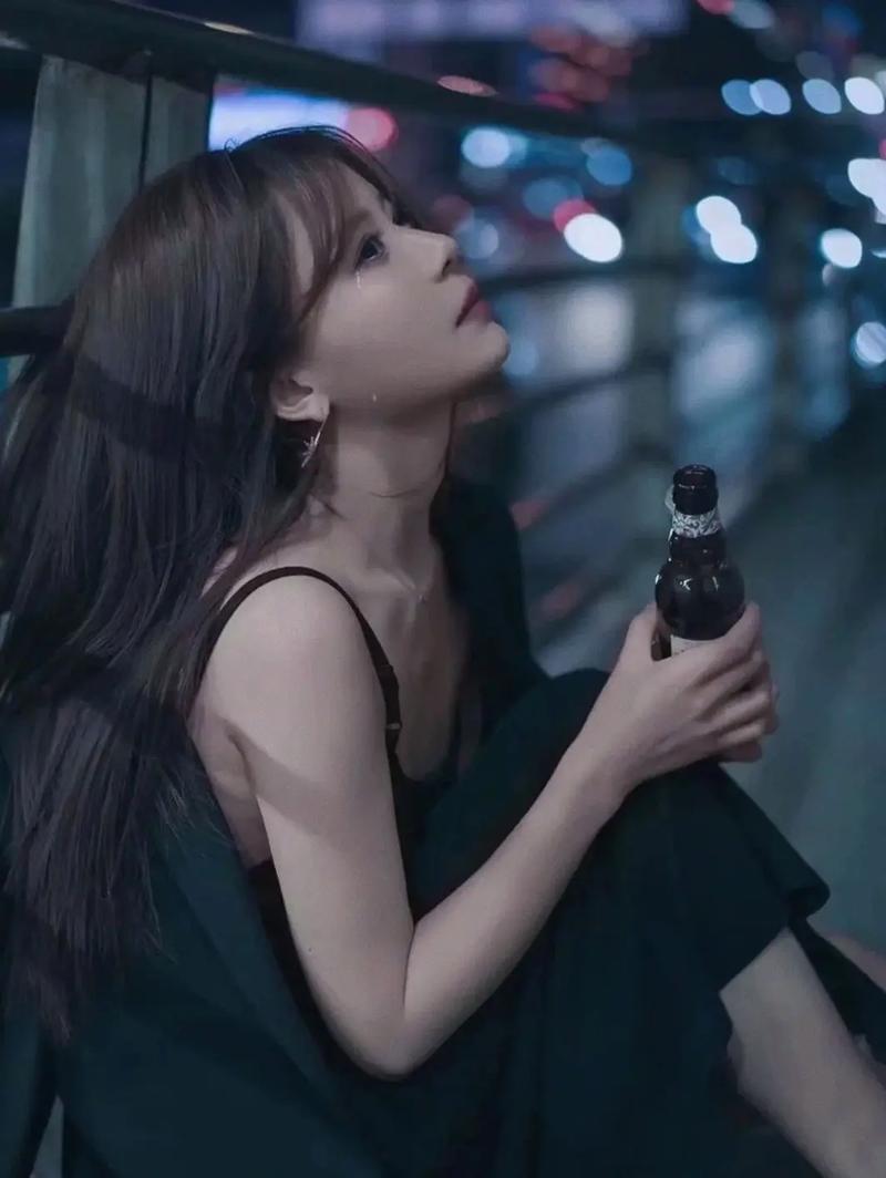 姐姐亲自给弟戴避孕套